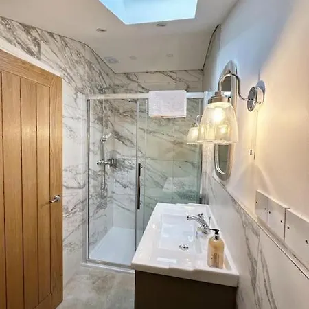 Converted Barn With Hot Tub, The Hayloft. Carnforth Extérieur photo