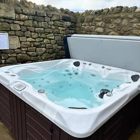 Converted Barn With Hot Tub, The Hayloft. Carnforth Extérieur photo