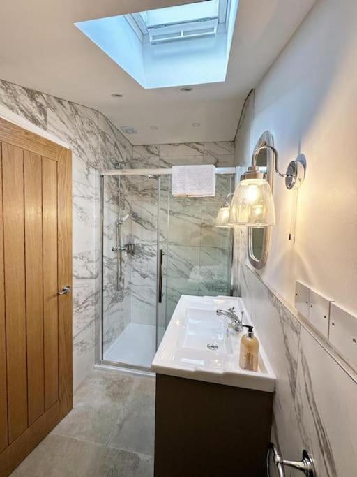 Converted Barn With Hot Tub, The Hayloft. Carnforth