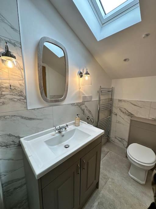 Apartment Converted Barn With Hot Tub, The Hayloft.
