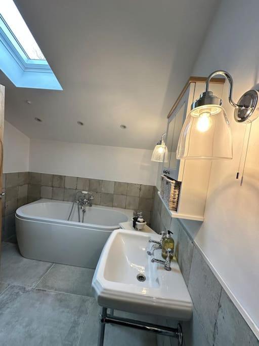 Converted Barn With Hot Tub, The Hayloft.