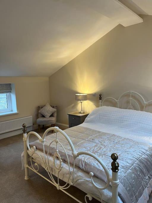 Apartment Converted Barn With Hot Tub, The Hayloft. Carnforth