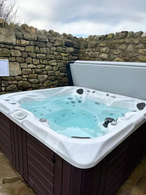 Converted Barn With Hot Tub, The Hayloft. Carnforth